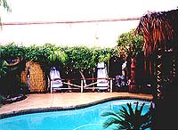 Example of Bensons Import Tropical Decor. Click for larger picture.